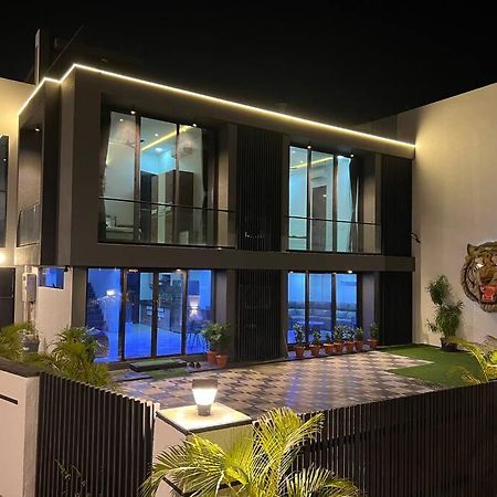 Stayhaven Starmount 4Bhk & Pool มุมไบ ภายนอก รูปภาพ