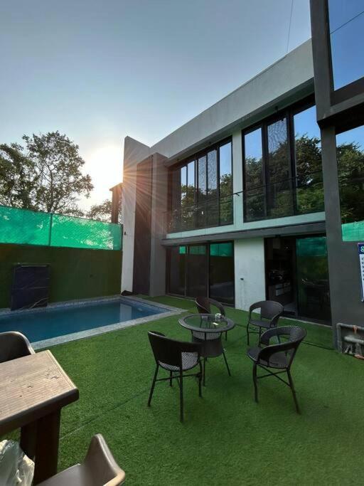 Stayhaven Starmount 4Bhk & Pool มุมไบ ภายนอก รูปภาพ