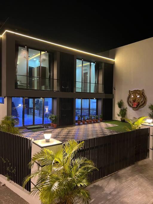 Stayhaven Starmount 4Bhk & Pool มุมไบ ภายนอก รูปภาพ