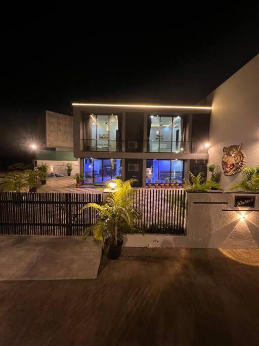 Stayhaven Starmount 4Bhk & Pool มุมไบ ภายนอก รูปภาพ