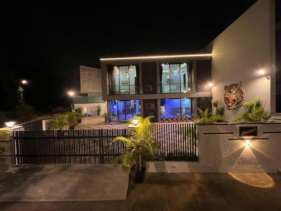 Stayhaven Starmount 4Bhk & Pool มุมไบ ภายนอก รูปภาพ