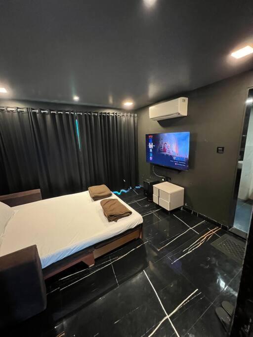 Stayhaven Starmount 4Bhk & Pool มุมไบ ภายนอก รูปภาพ